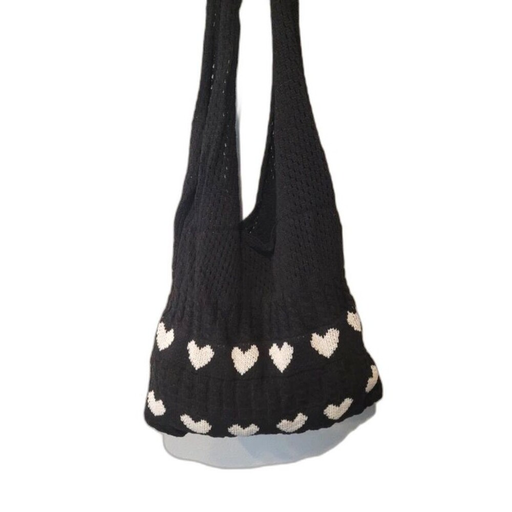 Knit heart black and white shoulder bag